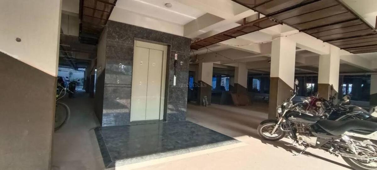 7 Seasons Palm Suite With Sky Orbit, Balcony, Swimming Pool, Wifi, Playground Rajkot Buitenkant foto