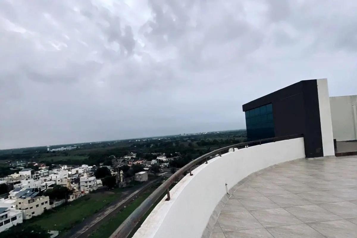 7 Seasons Palm Suite With Sky Orbit, Balcony, Swimming Pool, Wifi, Playground Rajkot Buitenkant foto