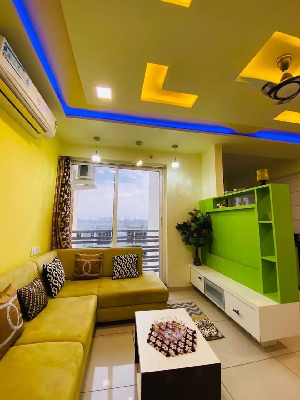 7 Seasons Palm Suite With Sky Orbit, Balcony, Swimming Pool, Wifi, Playground Rajkot Buitenkant foto