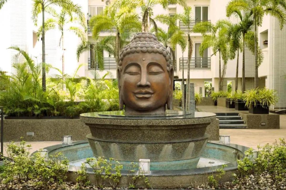 7 Seasons Palm Suite With Sky Orbit, Balcony, Swimming Pool, Wifi, Playground Rajkot Buitenkant foto