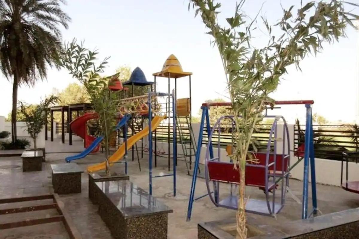 7 Seasons Palm Suite With Sky Orbit, Balcony, Swimming Pool, Wifi, Playground Rajkot Buitenkant foto