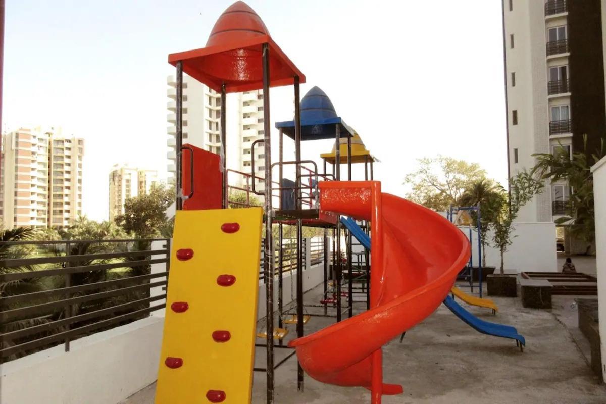 7 Seasons Palm Suite With Sky Orbit, Balcony, Swimming Pool, Wifi, Playground Rajkot Buitenkant foto
