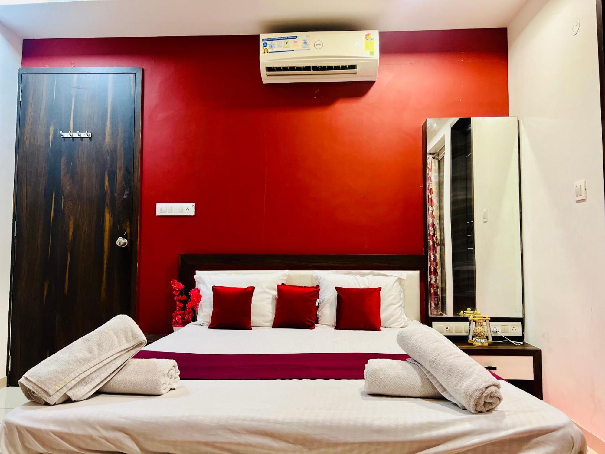 7 Seasons Palm Suite With Sky Orbit, Balcony, Swimming Pool, Wifi, Playground Rajkot Buitenkant foto