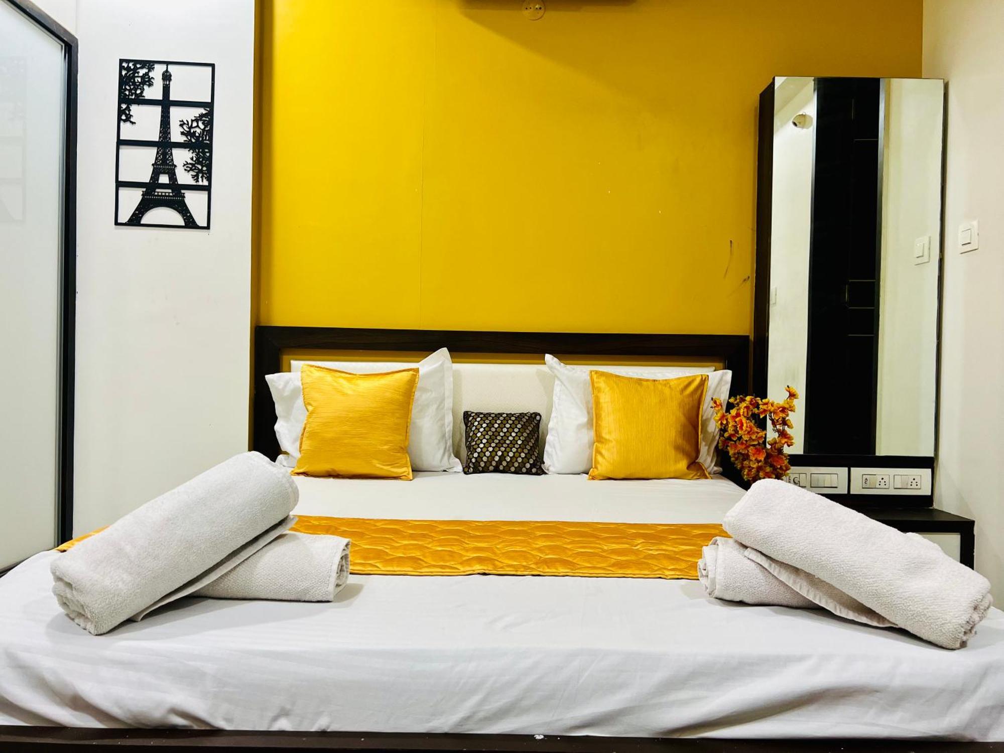 7 Seasons Palm Suite With Sky Orbit, Balcony, Swimming Pool, Wifi, Playground Rajkot Buitenkant foto