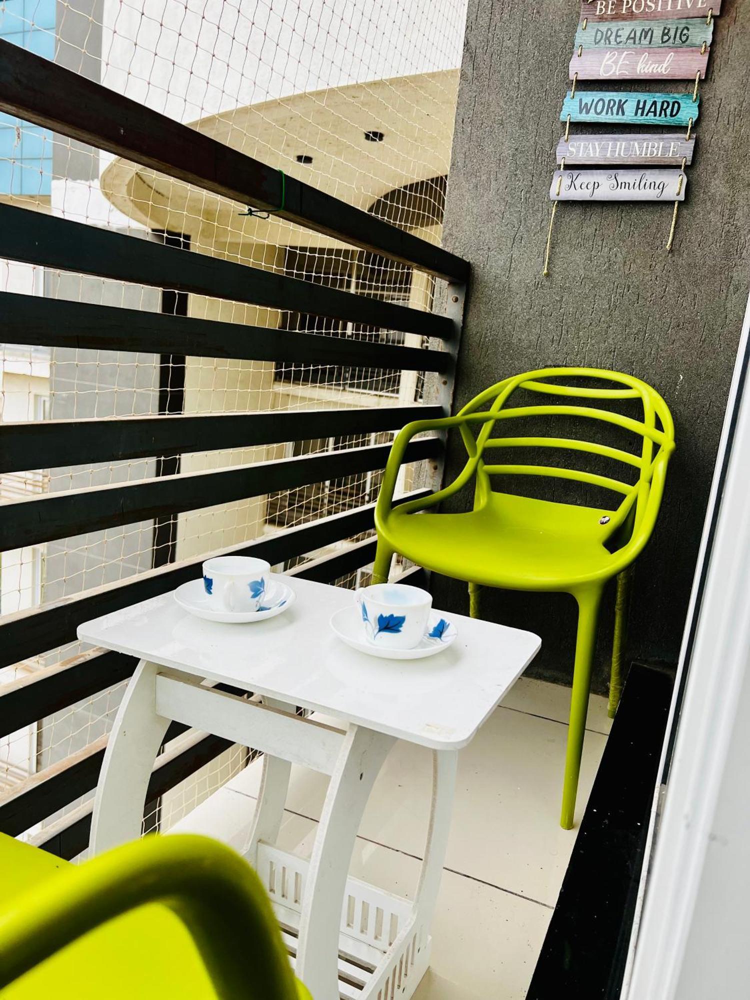 7 Seasons Palm Suite With Sky Orbit, Balcony, Swimming Pool, Wifi, Playground Rajkot Buitenkant foto